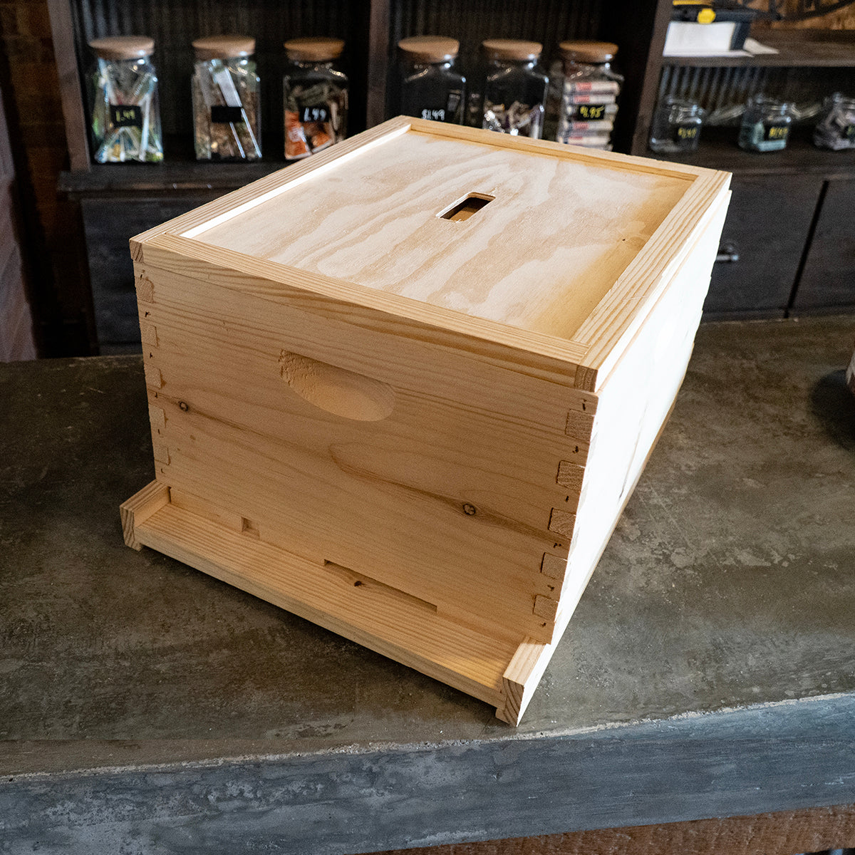 8 Frame Beekeeping Kit