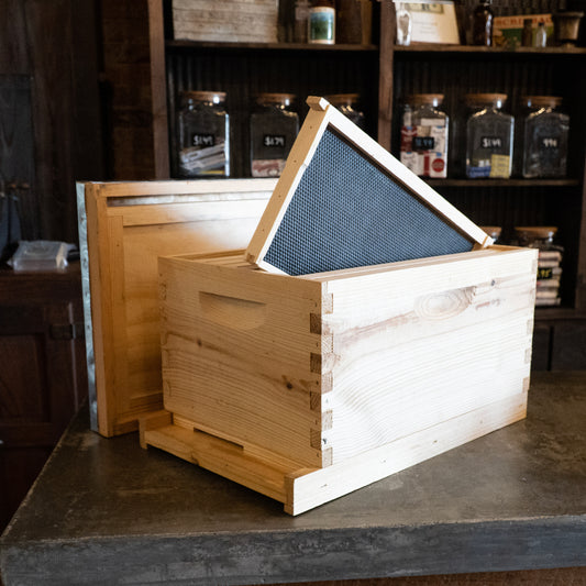 8 Frame Beekeeping Kit